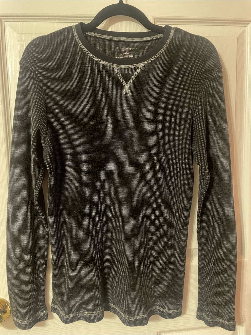 No Boundaries Men's Black Heather Crewneck Thermal Sweater